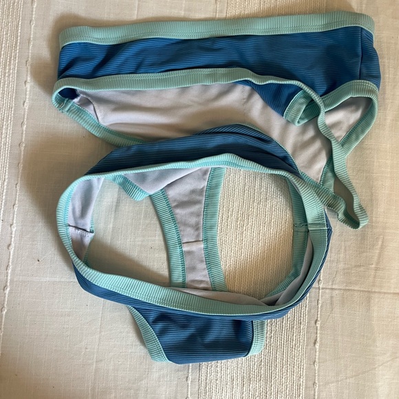 Bikini - Picture 2 of 2